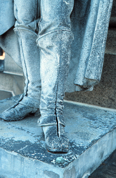 Disjoins at the center front seams on the legs of the Cavalryman, City of New York Civil War Monument (1869), Green- Wood Cemetery, Brooklyn, NY; made of copper-plated zinc